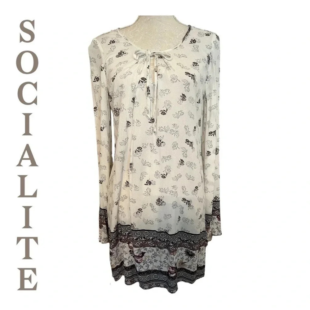 Socialite White Patterned Floral Long-Sleeve‎ Dress size Small